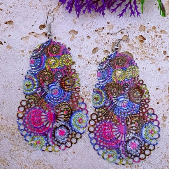 Jewelry - New Hollow out geometric drop earrings